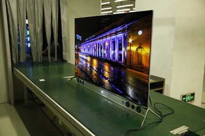 工厂实录 探访创维全球首家量产4K OLED电视生产线